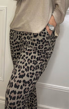 Load image into Gallery viewer, Made In Italy Luxe Leopard Super Soft Leisure Joggers